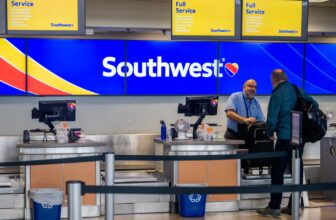 Southwest Airways Will Require Passengers to Maintain Transportable Chargers Out Throughout Flights