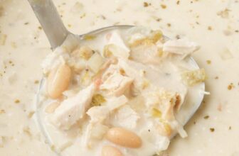 Sluggish Cooker White Rooster Chili